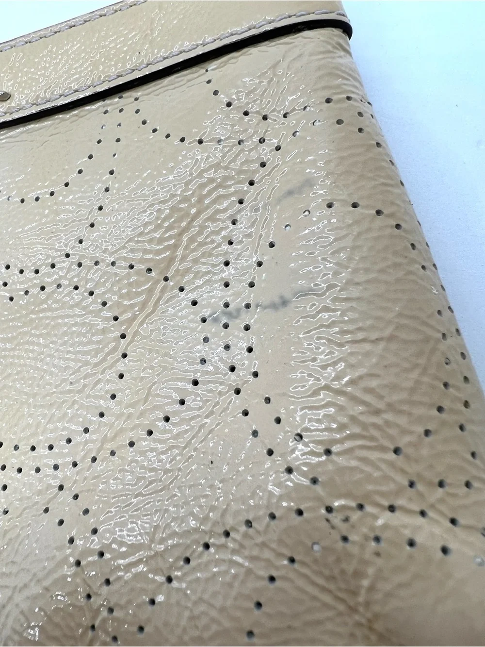 Coach Beige Patent Leather Perforated Signature C Wristlet Lilac Trim